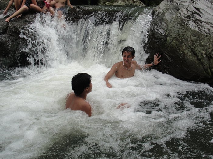 casaroro falls stream