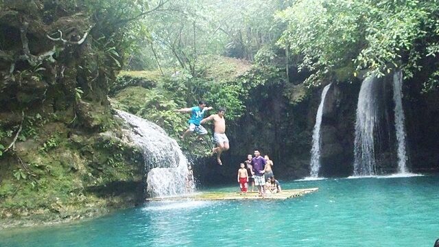 Falls Jumping Kawasan