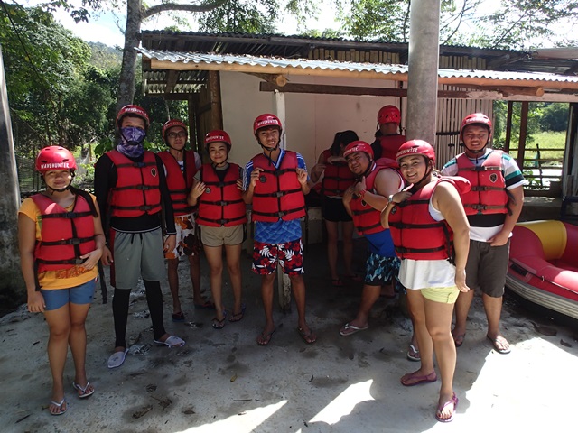 getting ready for white water rafing