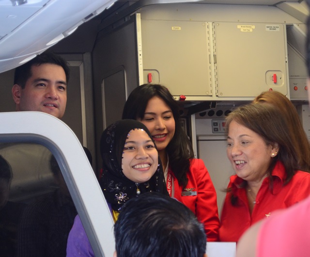 lucky passengers wins freebies from air asia
