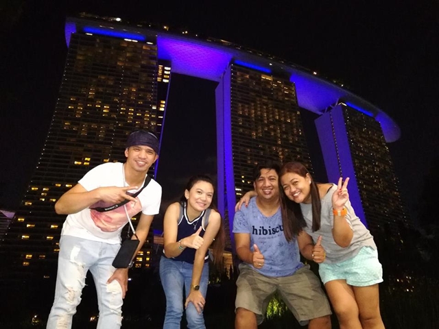 singapore souvenir pic