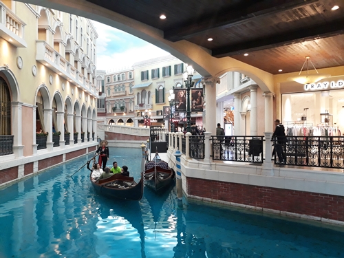 gondola-ride-venetian-macau